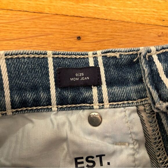 Gap blue/white stripe denim Mom shorts NWT - Picture 4 of 5